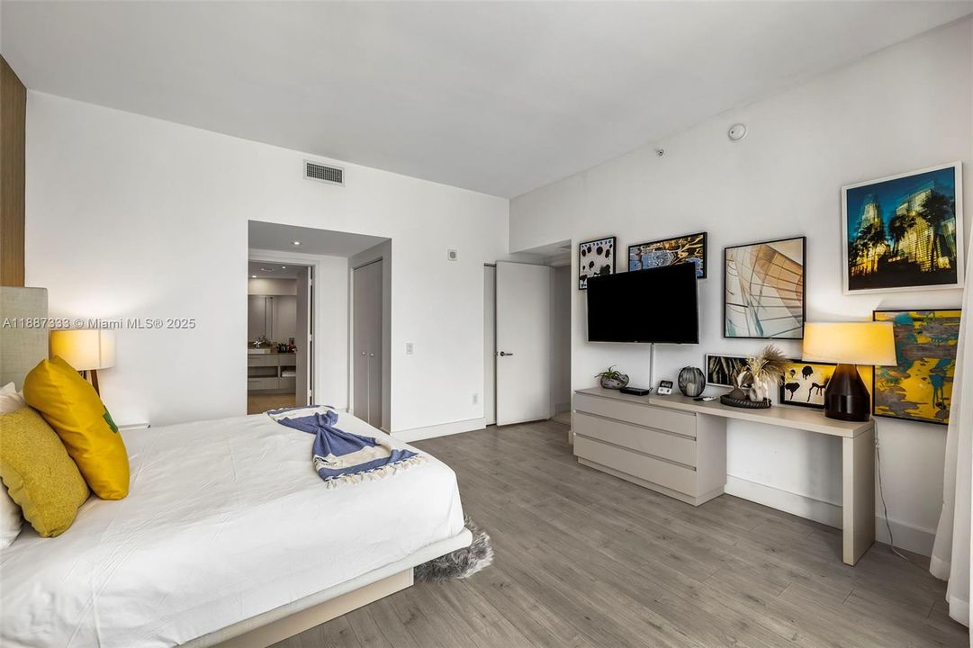 For Sale: $1,825,000 (3 beds, 3 baths, 1752 Square Feet)