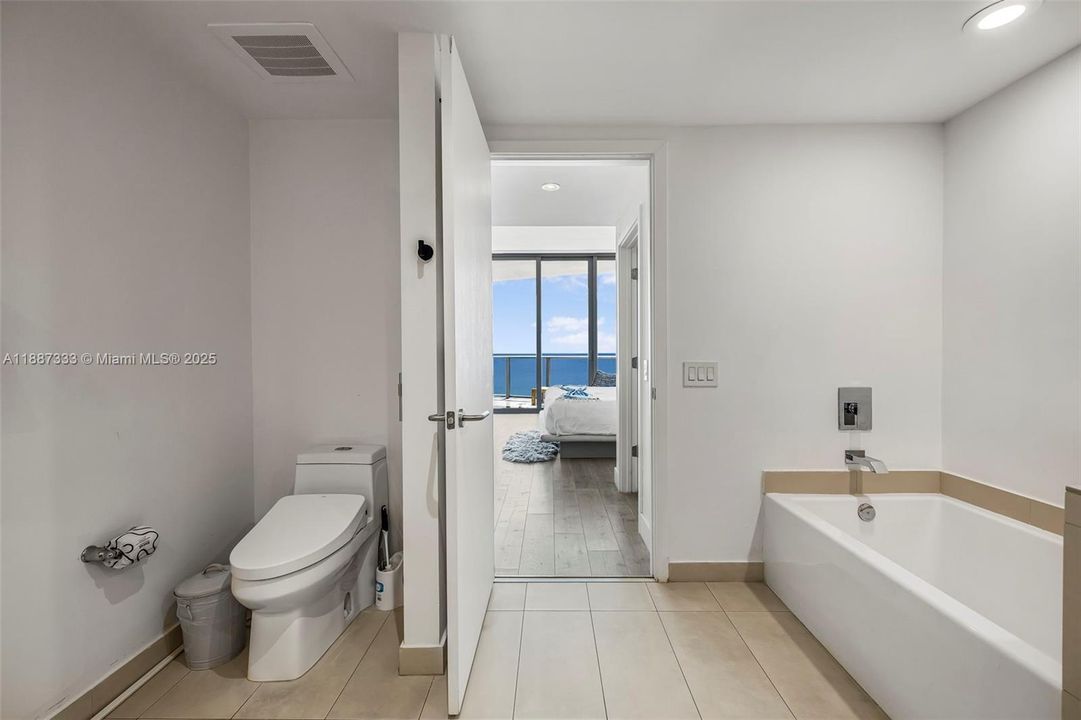 For Sale: $1,825,000 (3 beds, 3 baths, 1752 Square Feet)