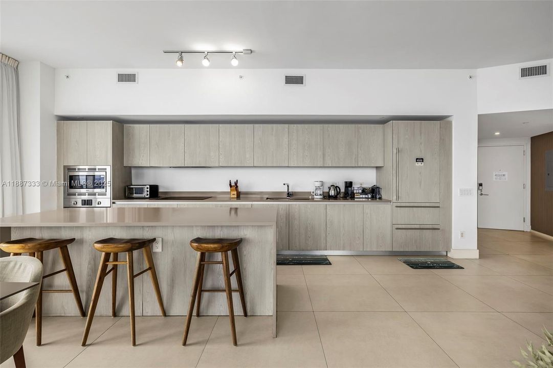 For Sale: $1,825,000 (3 beds, 3 baths, 1752 Square Feet)