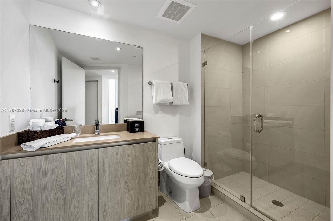 For Sale: $1,825,000 (3 beds, 3 baths, 1752 Square Feet)