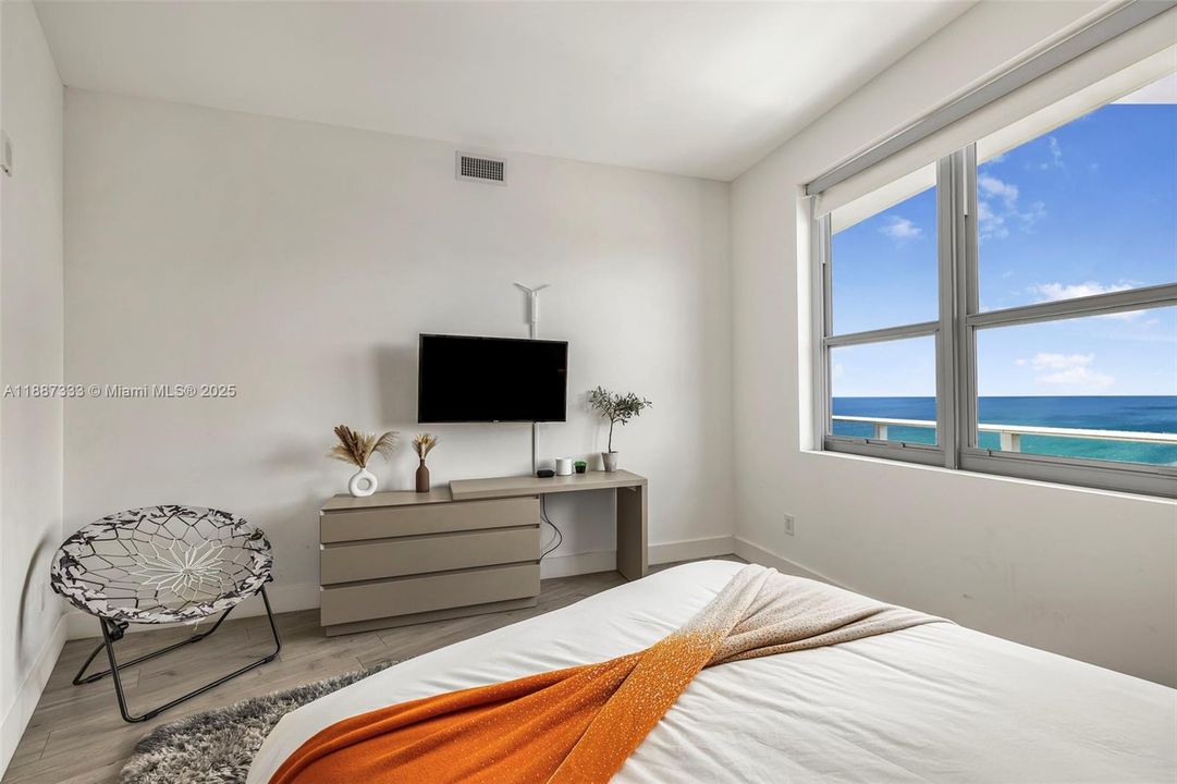 For Sale: $1,825,000 (3 beds, 3 baths, 1752 Square Feet)