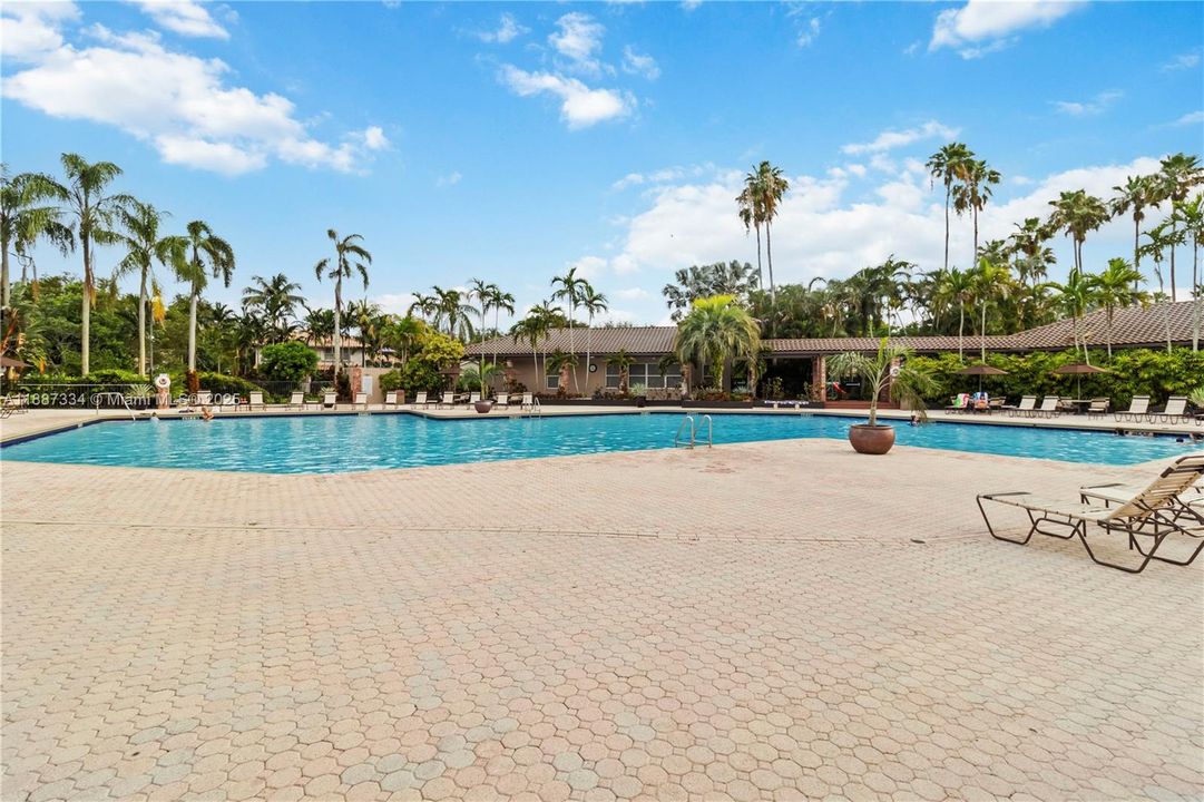 Active With Contract: $569,000 (4 beds, 2 baths, 2084 Square Feet)