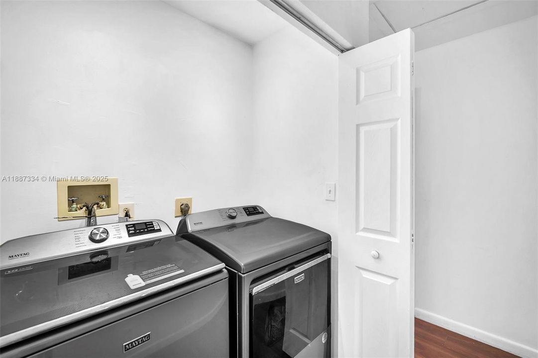 Active With Contract: $569,000 (4 beds, 2 baths, 2084 Square Feet)