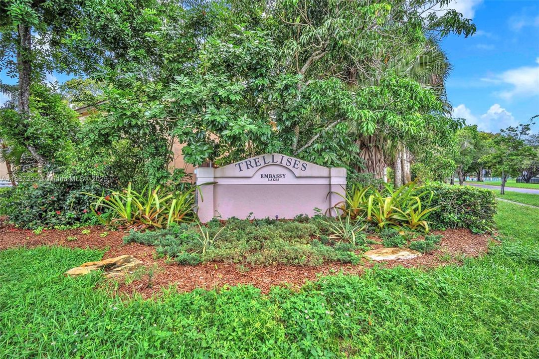 Active With Contract: $569,000 (4 beds, 2 baths, 2084 Square Feet)