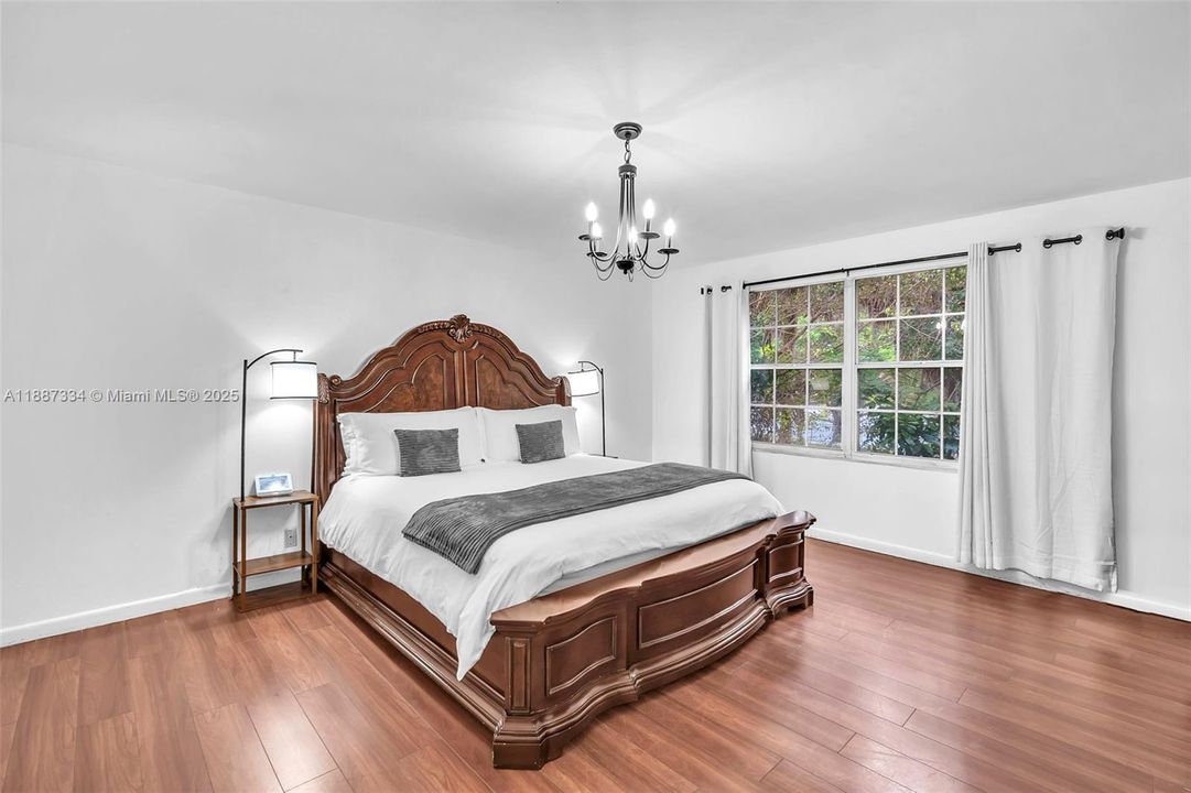 Active With Contract: $569,000 (4 beds, 2 baths, 2084 Square Feet)