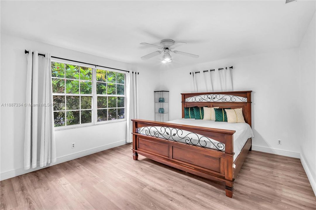 Active With Contract: $569,000 (4 beds, 2 baths, 2084 Square Feet)