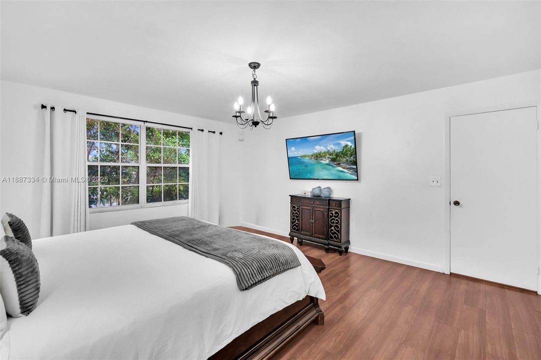 Active With Contract: $569,000 (4 beds, 2 baths, 2084 Square Feet)