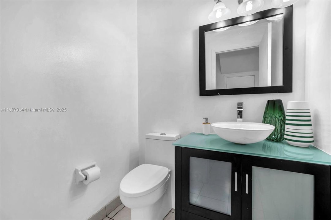 Active With Contract: $569,000 (4 beds, 2 baths, 2084 Square Feet)