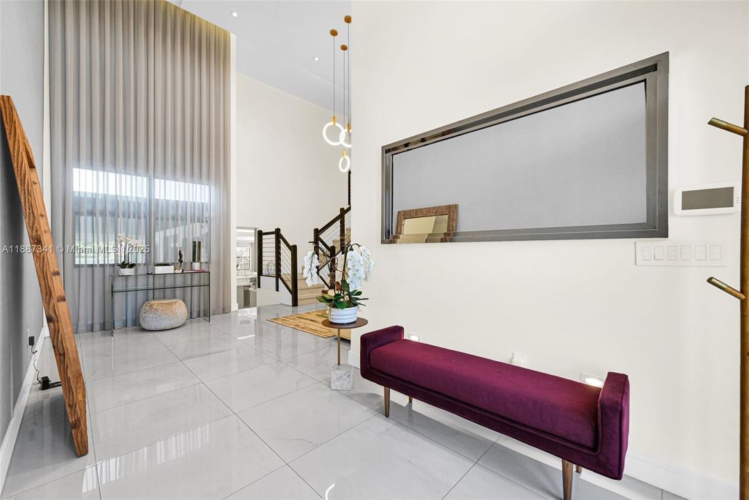 Под контрактом: $1,490,000 (4 спален, 3 ванн, 2920 Квадратных фут)