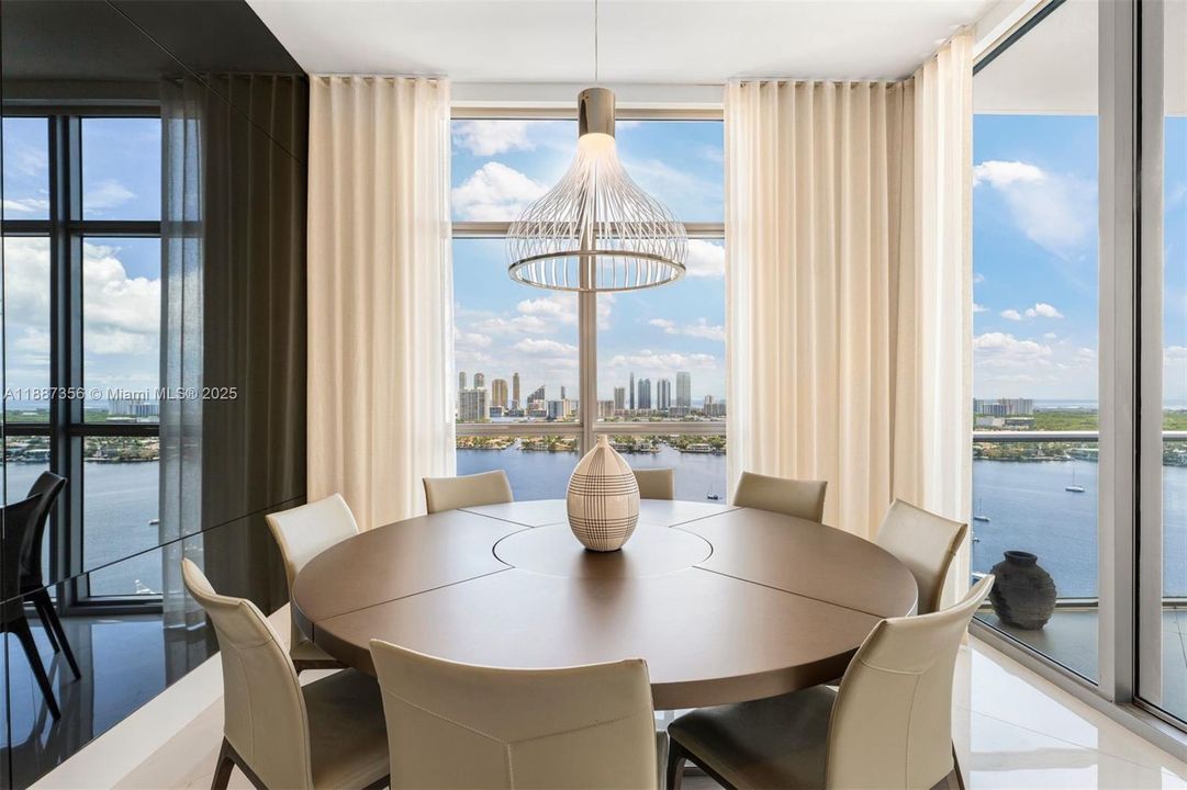 En Venta: $4,550,000 (4 camas, 4 baños, 3949 Pies cuadrados)