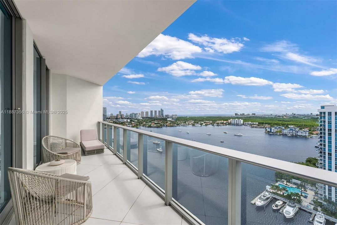 En Venta: $4,550,000 (4 camas, 4 baños, 3949 Pies cuadrados)