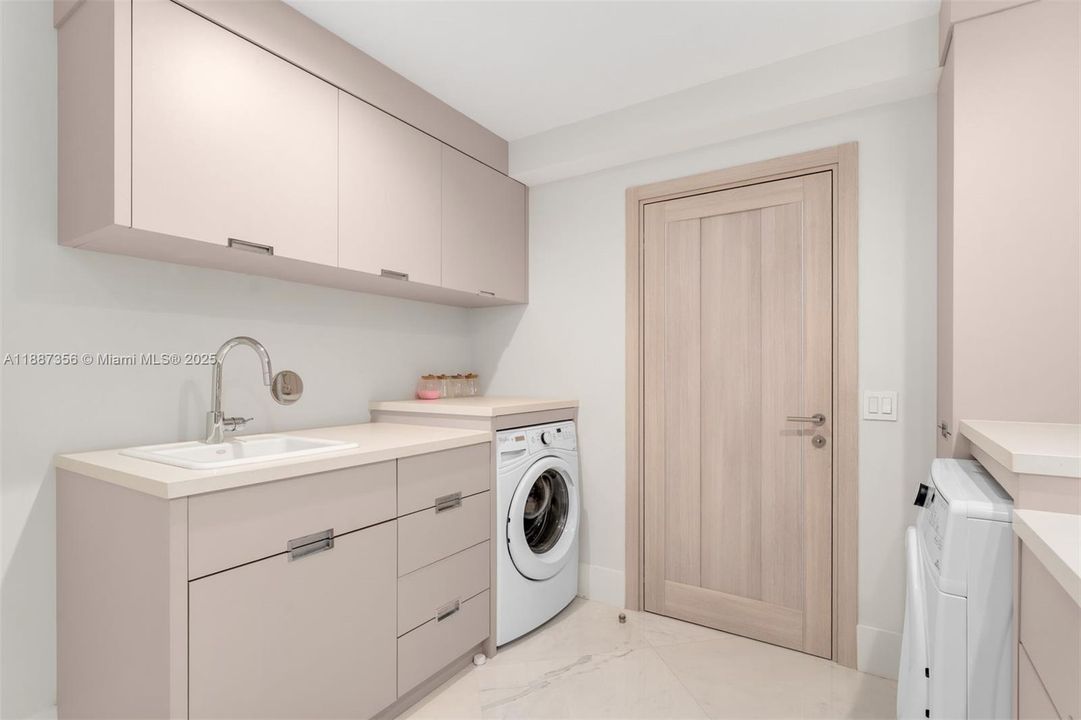 En Venta: $4,550,000 (4 camas, 4 baños, 3949 Pies cuadrados)