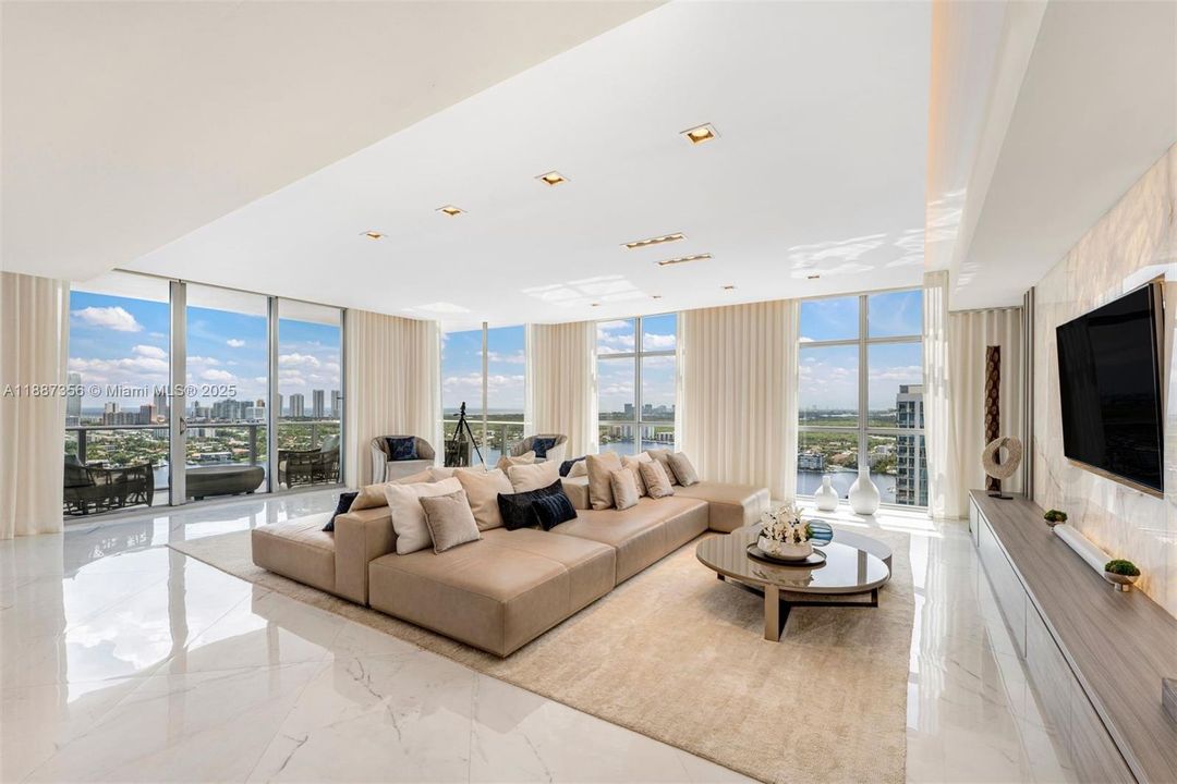 En Venta: $4,550,000 (4 camas, 4 baños, 3949 Pies cuadrados)