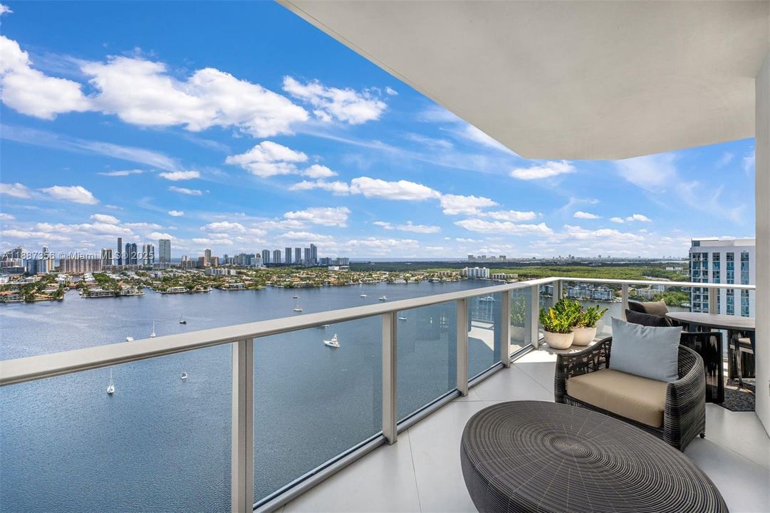 En Venta: $4,550,000 (4 camas, 4 baños, 3949 Pies cuadrados)