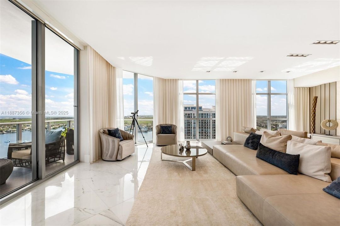 En Venta: $4,550,000 (4 camas, 4 baños, 3949 Pies cuadrados)