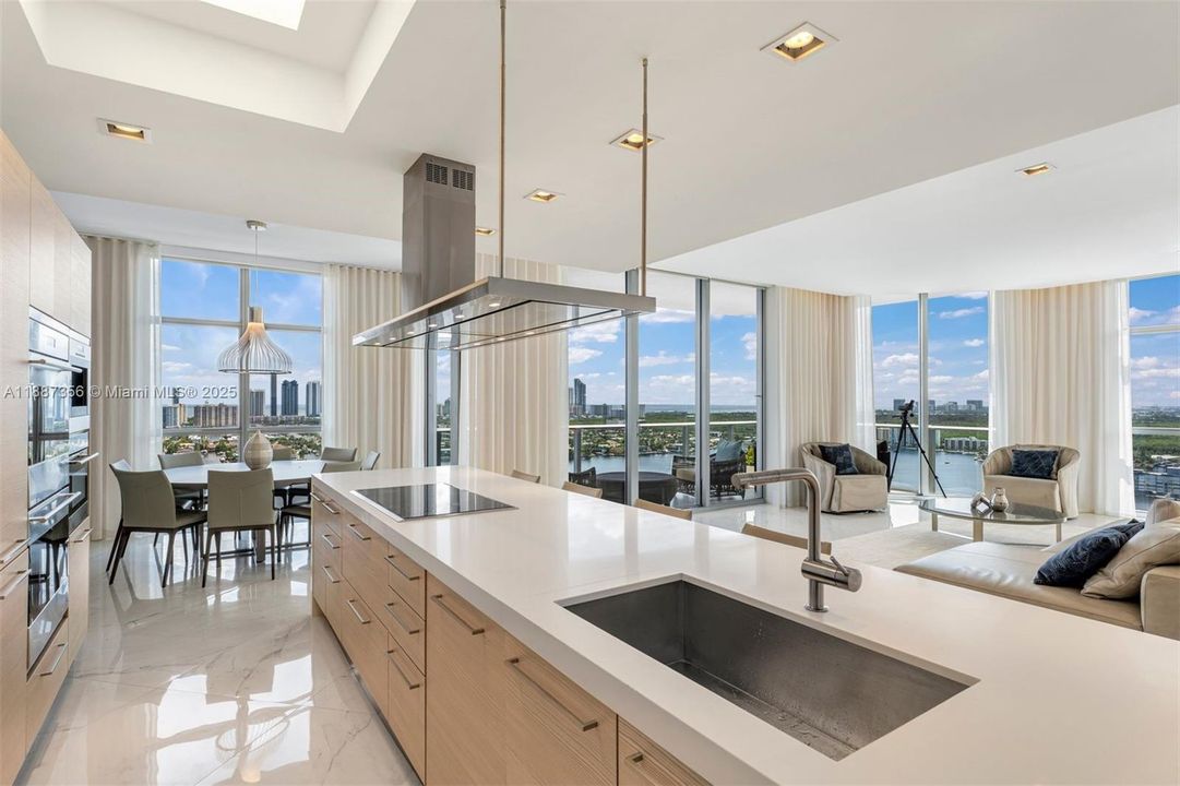 En Venta: $4,550,000 (4 camas, 4 baños, 3949 Pies cuadrados)