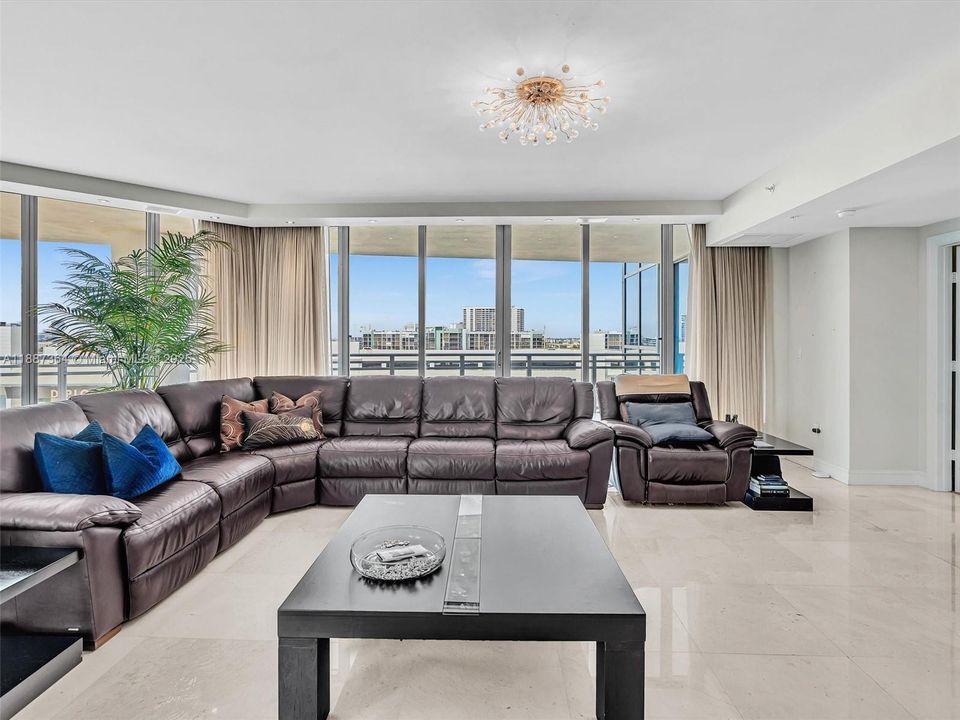 В аренду: $12,000 (3 спален, 3 ванн, 2623 Квадратных фут)