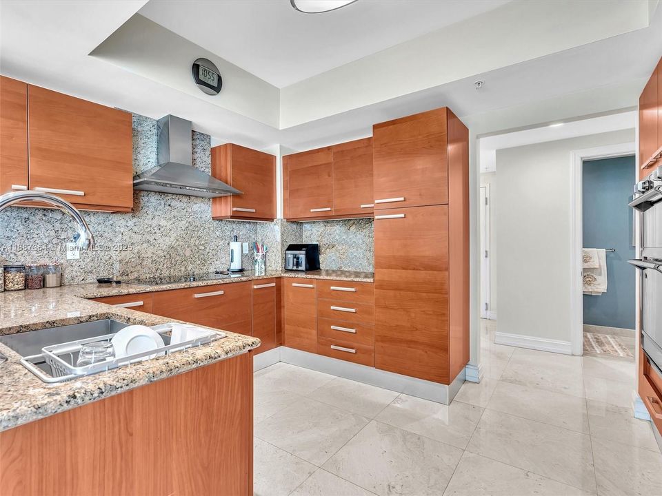 В аренду: $12,000 (3 спален, 3 ванн, 2623 Квадратных фут)