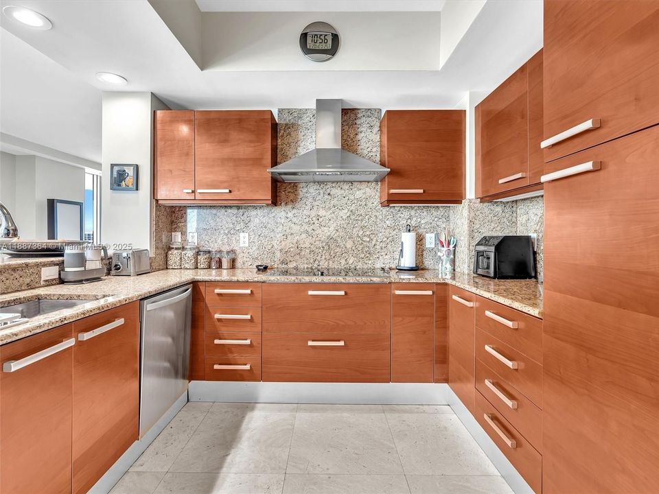 В аренду: $12,000 (3 спален, 3 ванн, 2623 Квадратных фут)