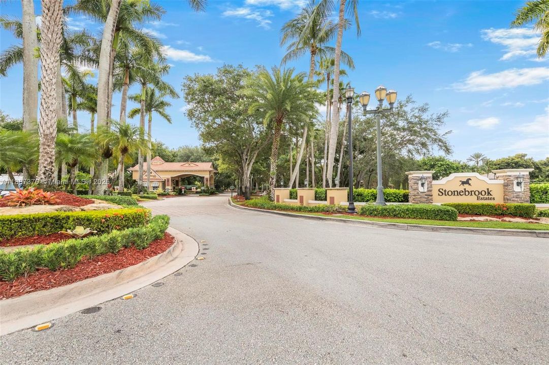 Active With Contract: $1,999,999 (5 beds, 5 baths, 4556 Square Feet)