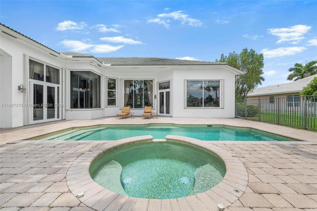 Active With Contract: $1,999,999 (5 beds, 5 baths, 4556 Square Feet)