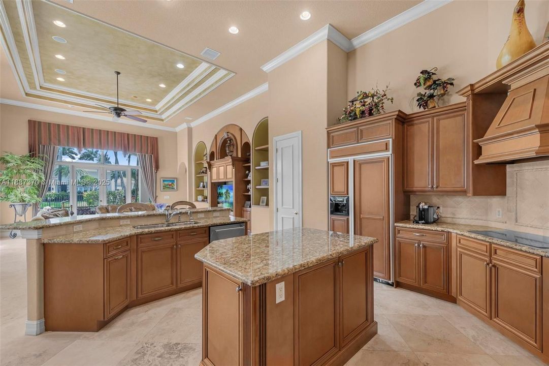 Active With Contract: $1,999,999 (5 beds, 5 baths, 4556 Square Feet)