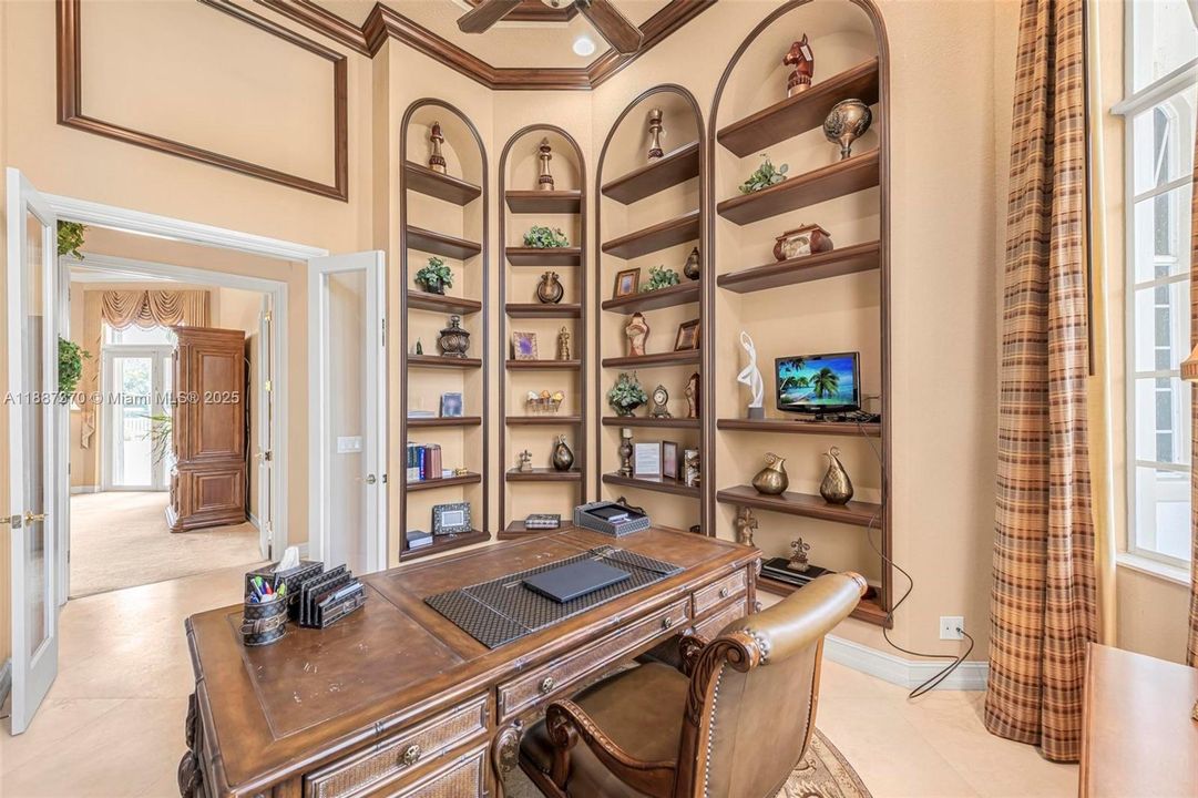 Active With Contract: $1,999,999 (5 beds, 5 baths, 4556 Square Feet)