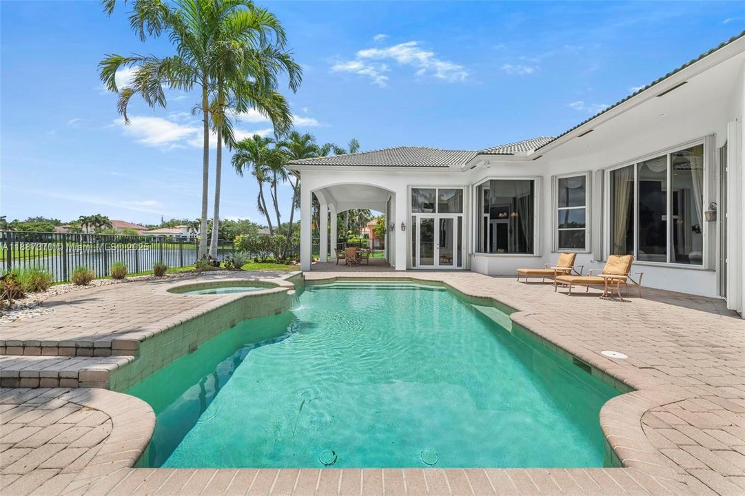 Active With Contract: $1,999,999 (5 beds, 5 baths, 4556 Square Feet)