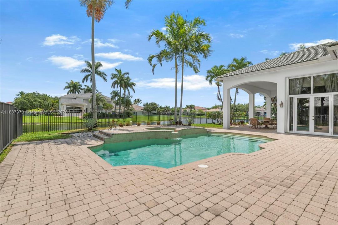 Active With Contract: $1,999,999 (5 beds, 5 baths, 4556 Square Feet)