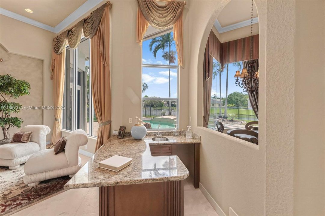 Active With Contract: $1,999,999 (5 beds, 5 baths, 4556 Square Feet)