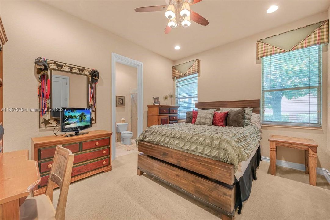 Active With Contract: $1,999,999 (5 beds, 5 baths, 4556 Square Feet)