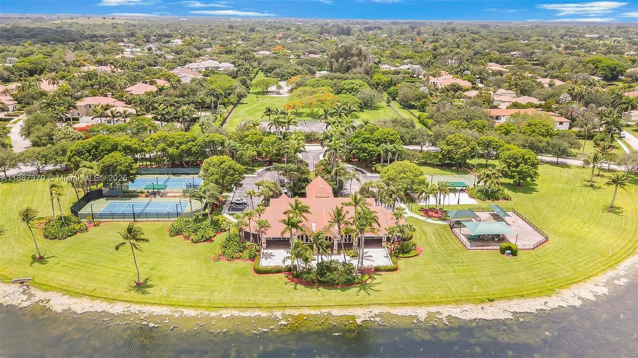 Active With Contract: $1,999,999 (5 beds, 5 baths, 4556 Square Feet)