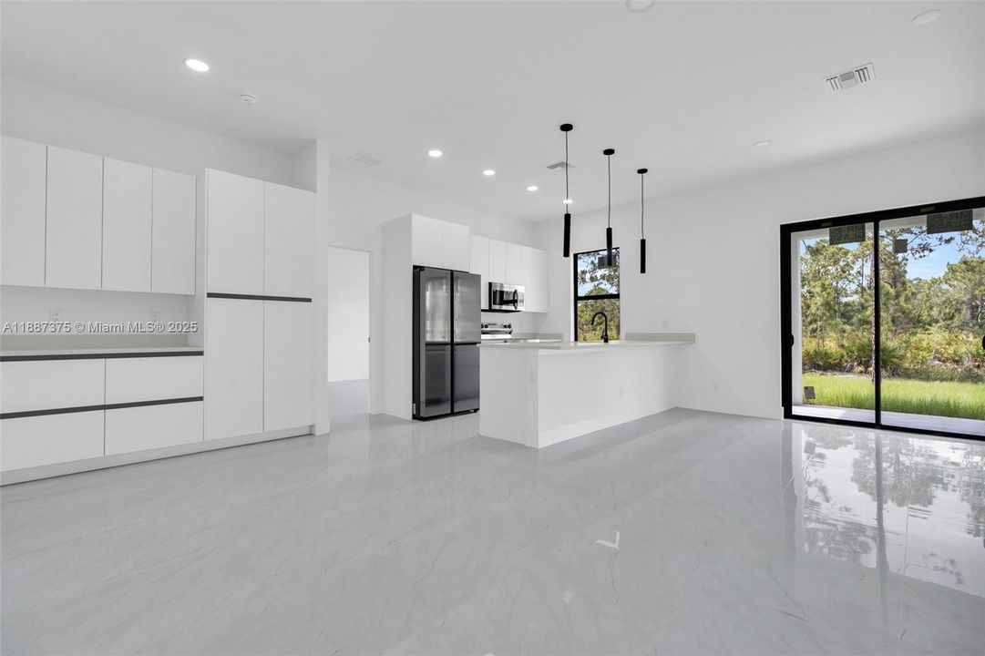 En Venta: $370,000 (3 camas, 2 baños, 0 Pies cuadrados)