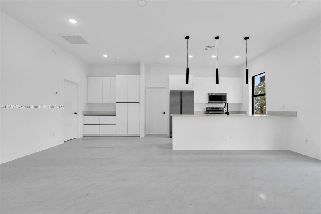 En Venta: $370,000 (3 camas, 2 baños, 0 Pies cuadrados)