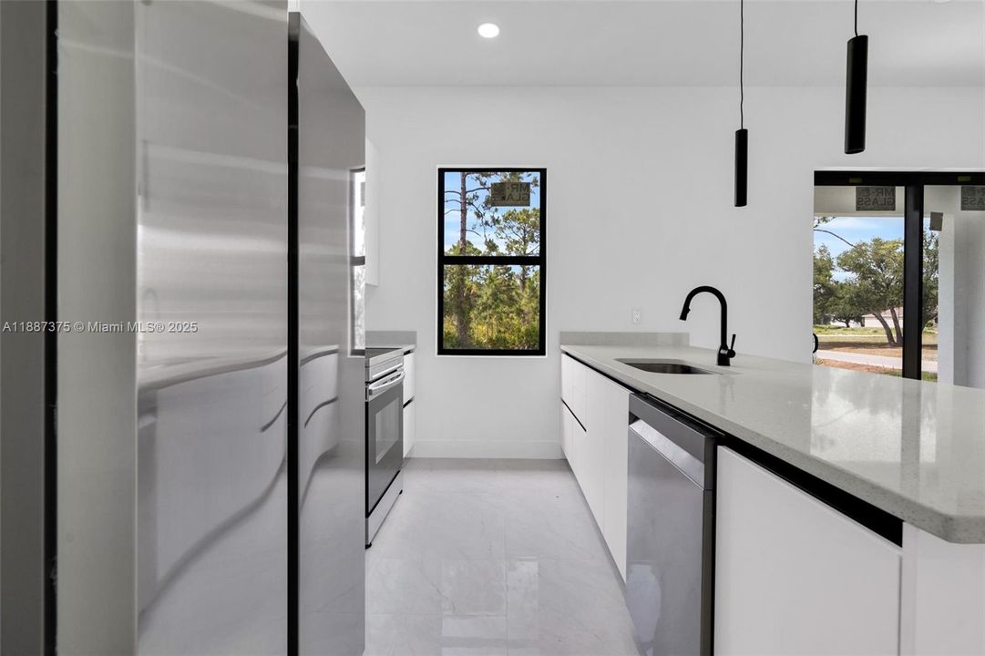 En Venta: $370,000 (3 camas, 2 baños, 0 Pies cuadrados)