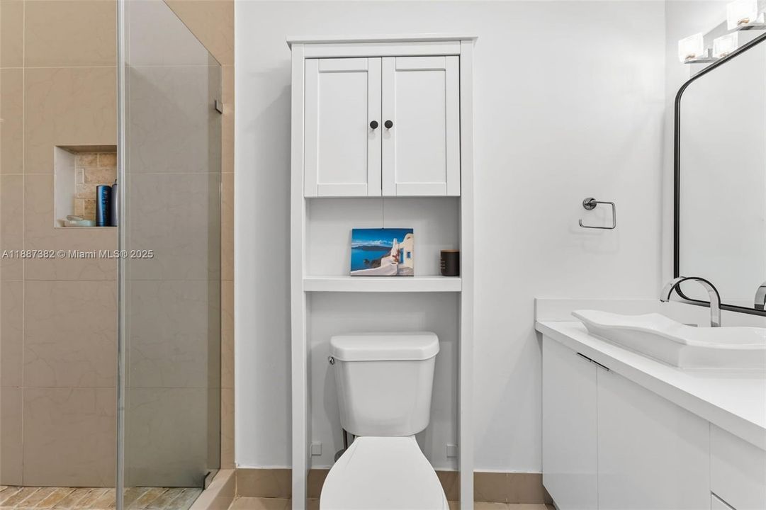 合同活跃: $5,450 (4 贝兹, 2 浴室, 1997 平方英尺)