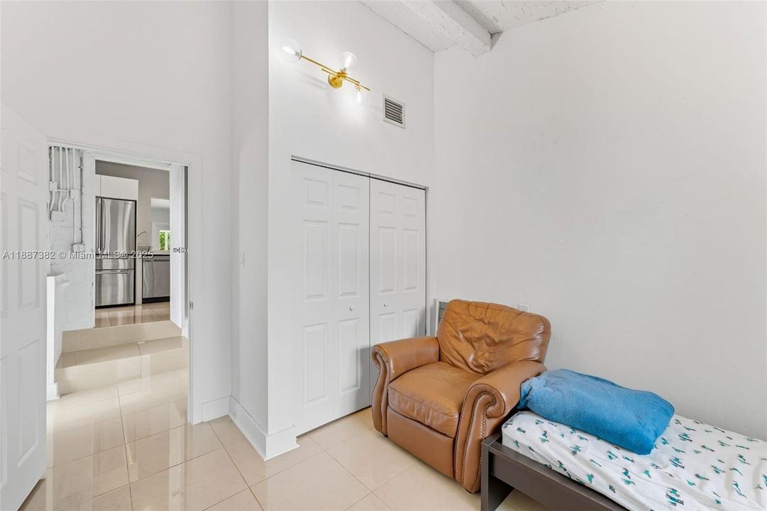 合同活跃: $5,450 (4 贝兹, 2 浴室, 1997 平方英尺)