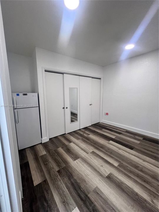 For Rent: $1,150 (1 beds, 1 baths, 1461 Square Feet)