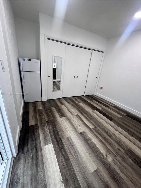 For Rent: $1,150 (1 beds, 1 baths, 1461 Square Feet)