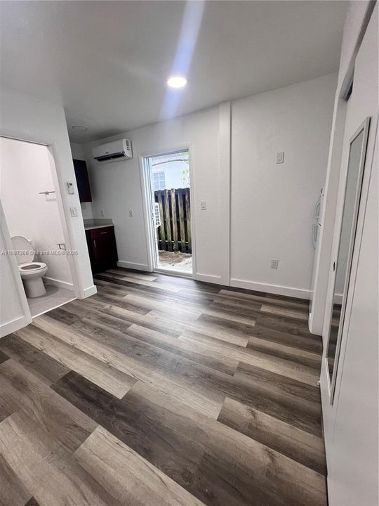 For Rent: $1,150 (1 beds, 1 baths, 1461 Square Feet)