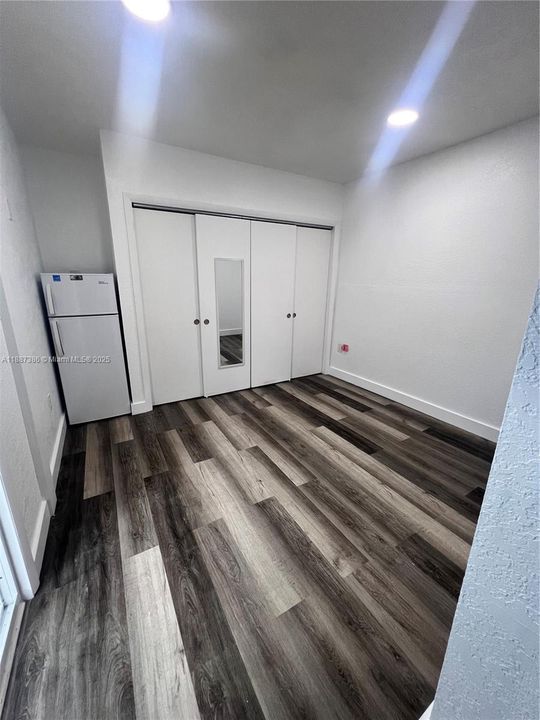 For Rent: $1,150 (1 beds, 1 baths, 1461 Square Feet)