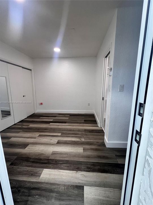 For Rent: $1,150 (1 beds, 1 baths, 1461 Square Feet)