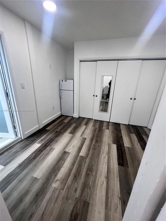 For Rent: $1,150 (1 beds, 1 baths, 1461 Square Feet)