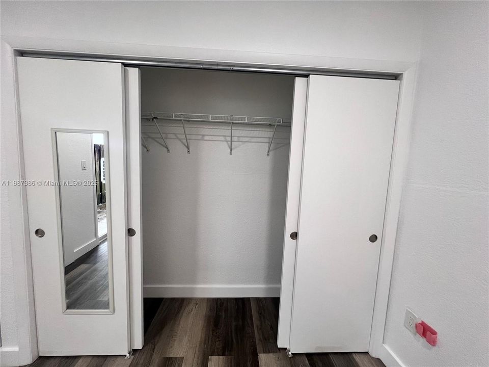 For Rent: $1,150 (1 beds, 1 baths, 1461 Square Feet)