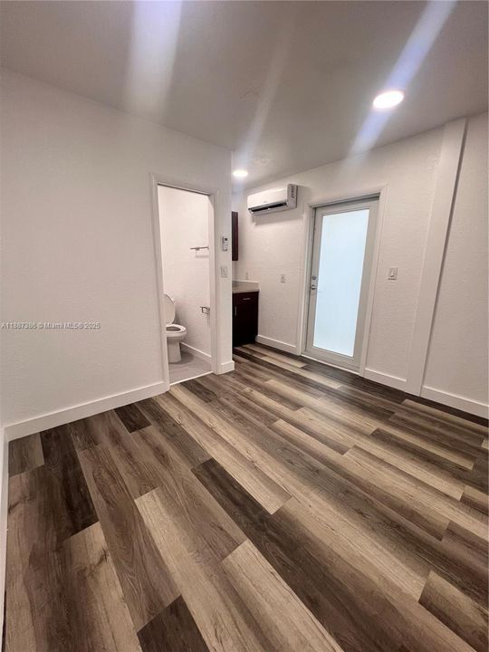 For Rent: $1,150 (1 beds, 1 baths, 1461 Square Feet)