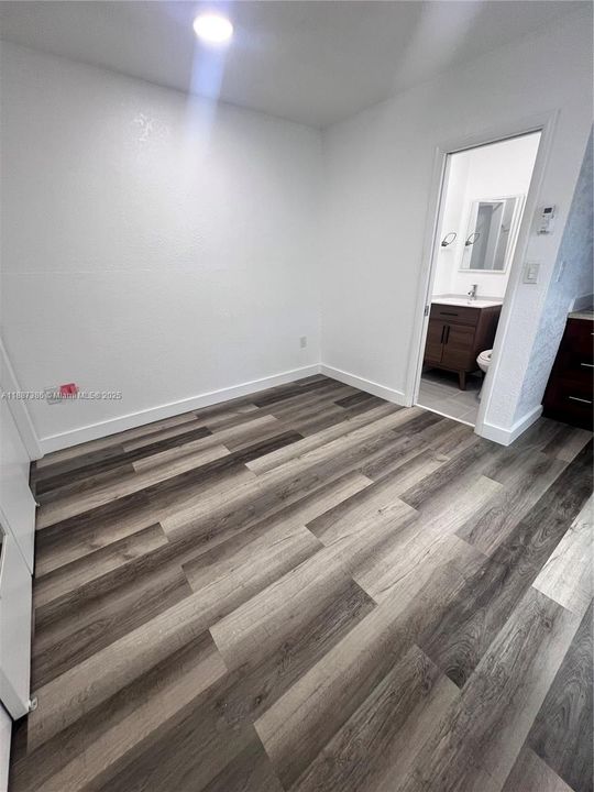 For Rent: $1,150 (1 beds, 1 baths, 1461 Square Feet)