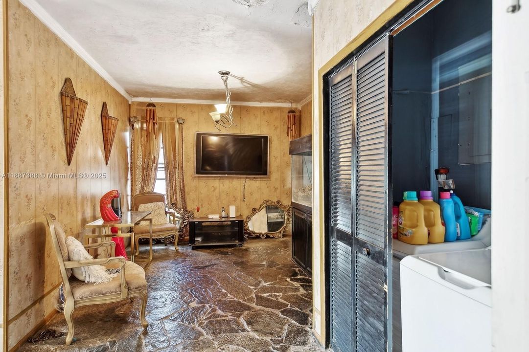 For Sale: $940,000 (4 beds, 2 baths, 3153 Square Feet)