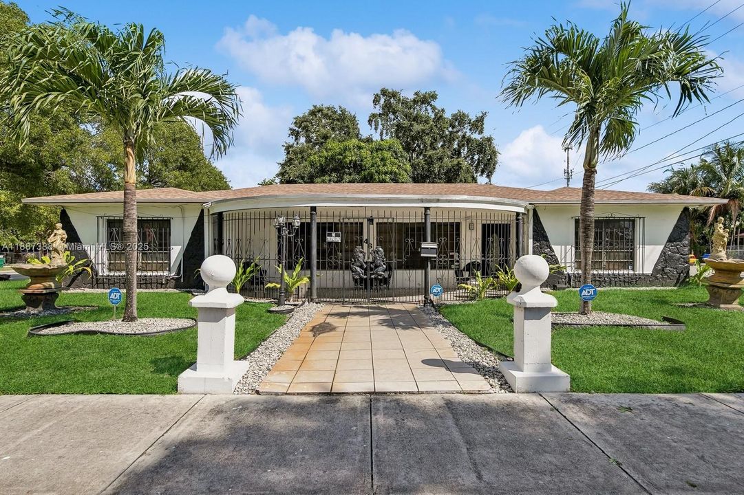 For Sale: $940,000 (4 beds, 2 baths, 3153 Square Feet)