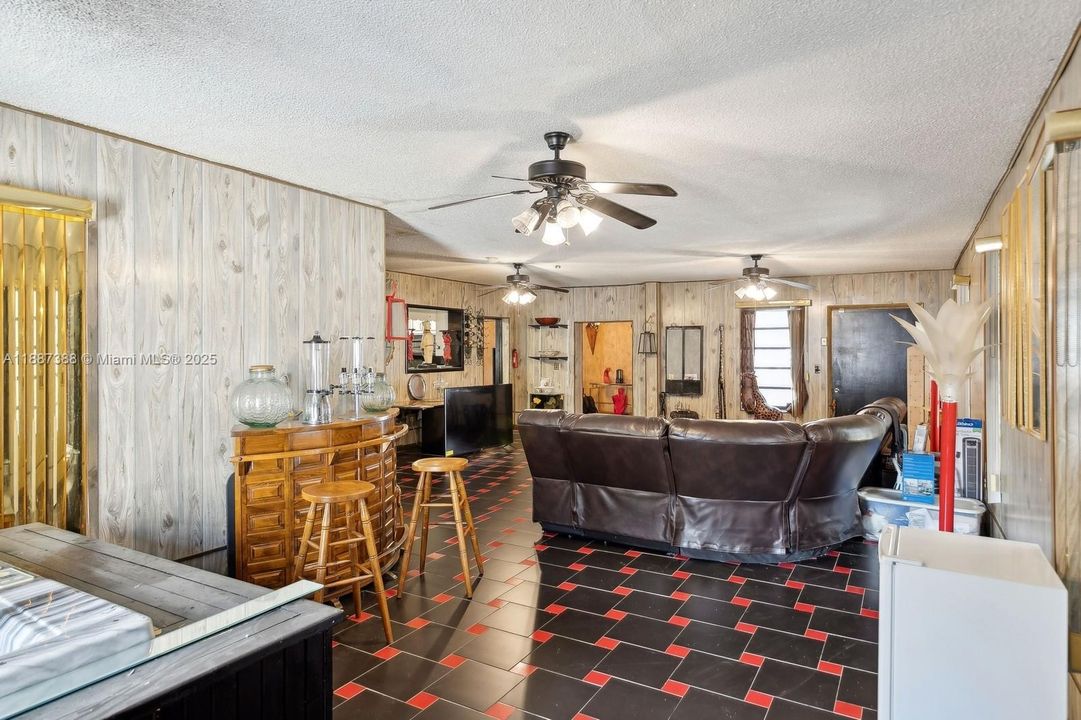 For Sale: $940,000 (4 beds, 2 baths, 3153 Square Feet)
