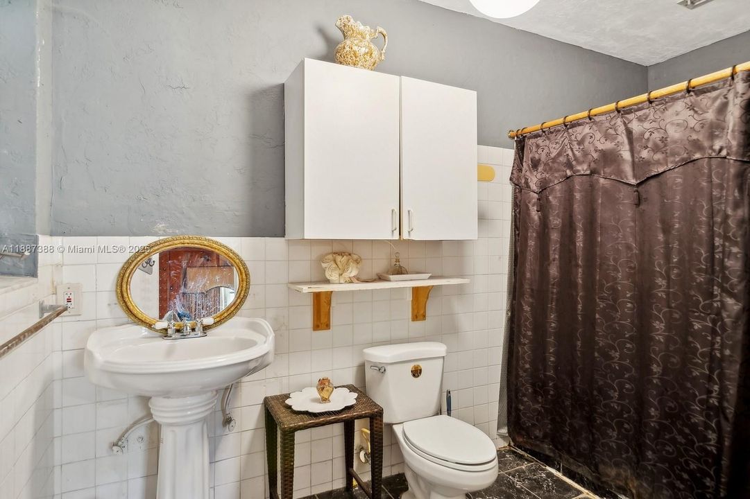 For Sale: $940,000 (4 beds, 2 baths, 3153 Square Feet)
